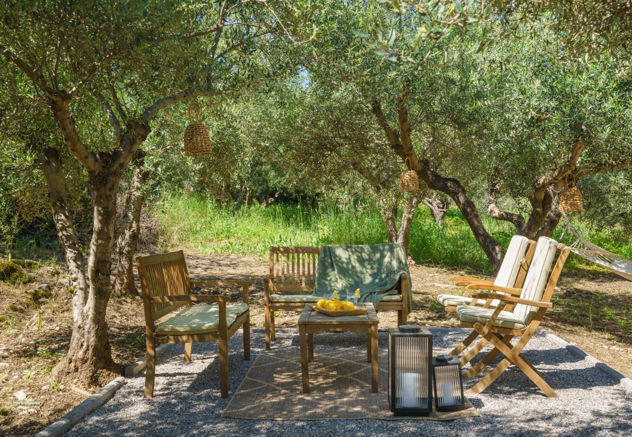 Villa in Phylaki - Villa Elides, a Family Retreat with Pool & Enclosed Garden