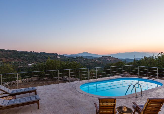 Country house in Oros - Charming Villa above Rethymno Family Friendly