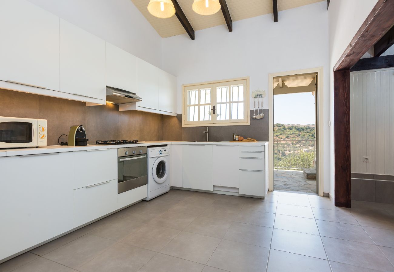 Country house in Oros - Charming Villa above Rethymno Family Friendly