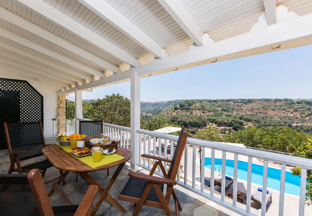 Country house in Oros - Charming Villa above Rethymno Family Friendly