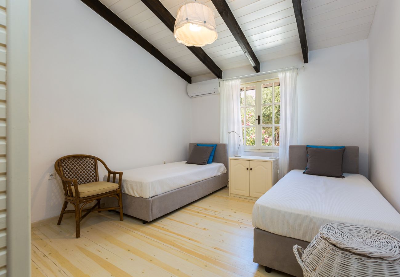 Country house in Oros - Charming Villa above Rethymno Family Friendly