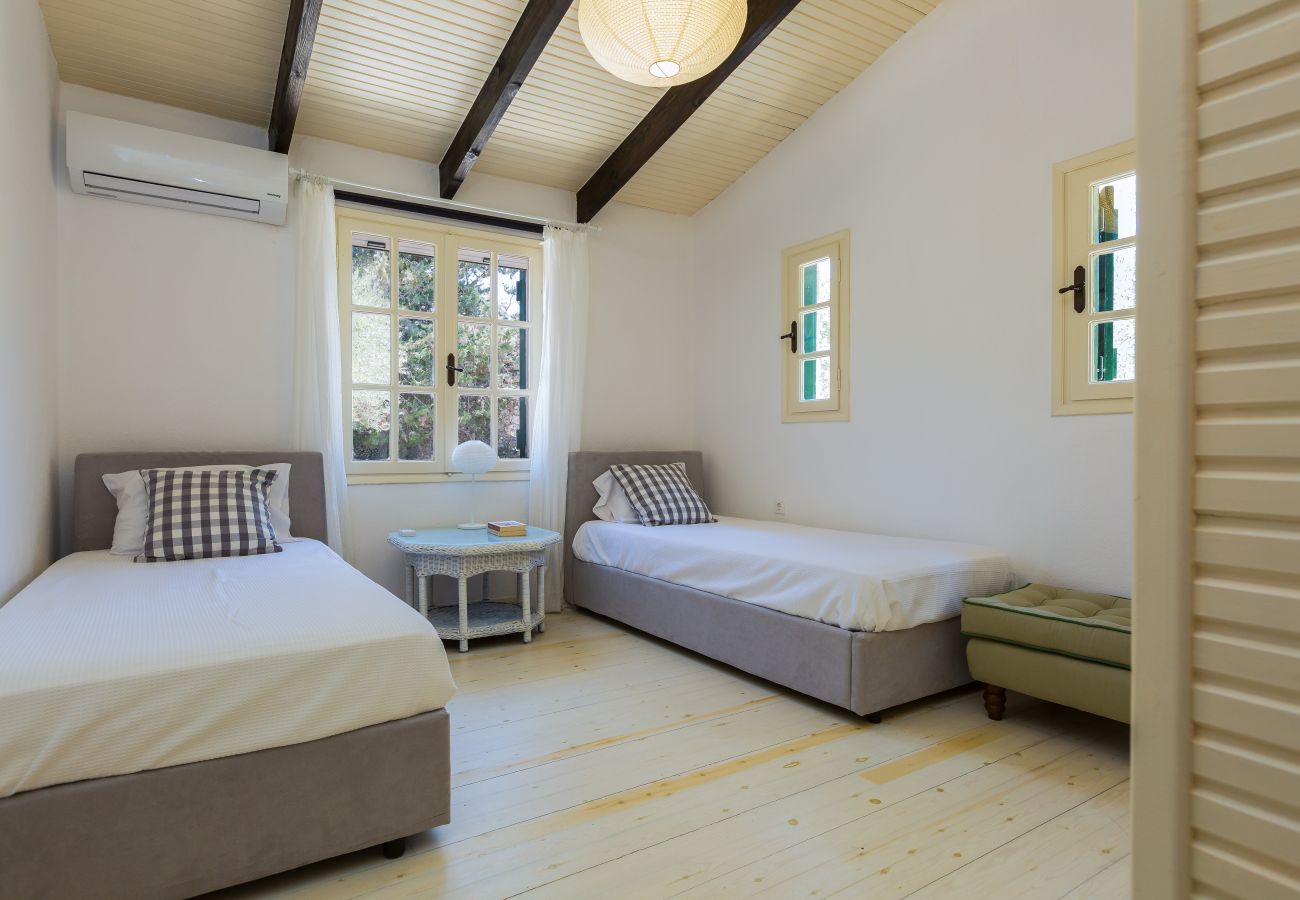 Country house in Oros - Charming Villa above Rethymno Family Friendly