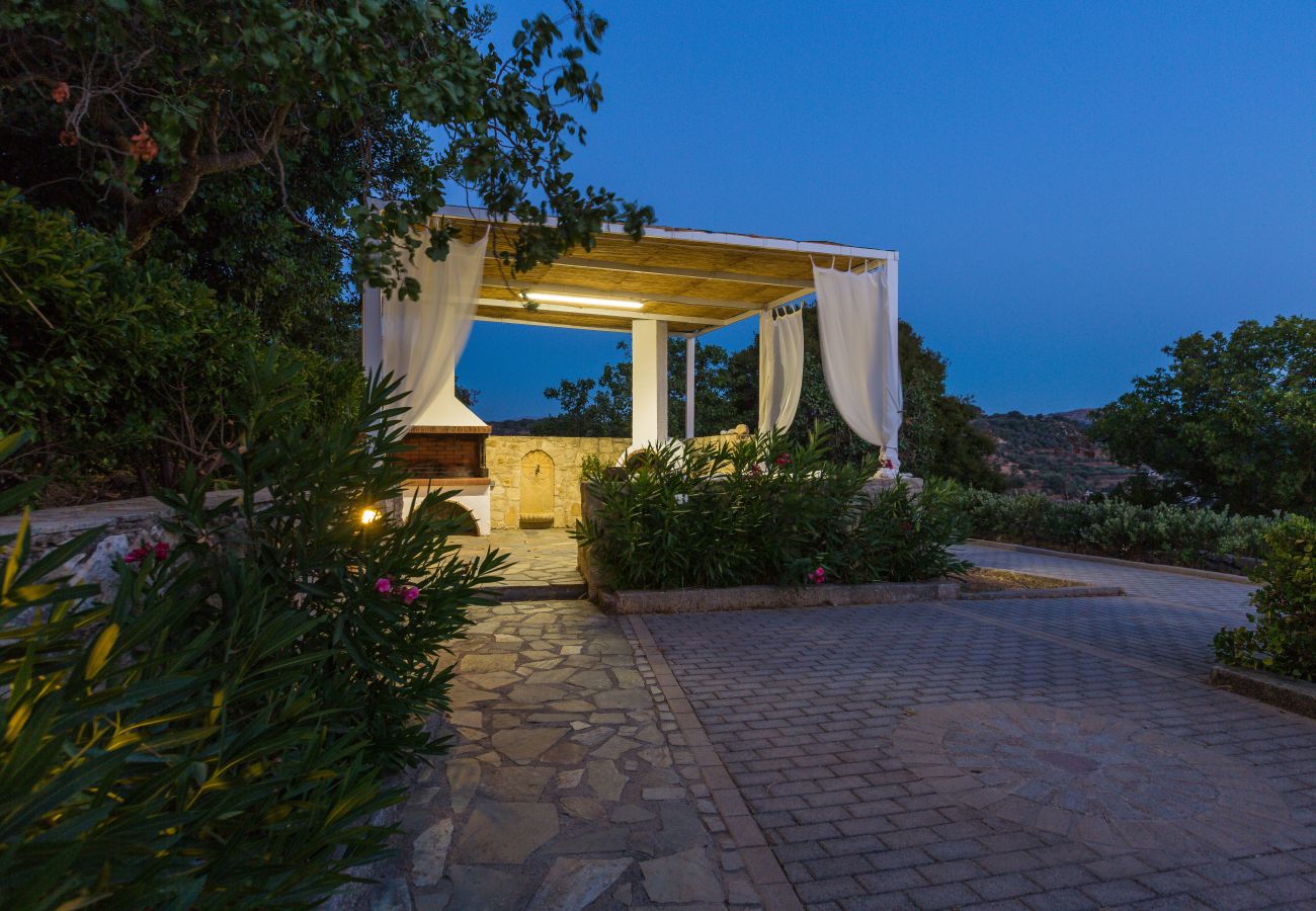 Country house in Oros - Charming Villa above Rethymno Family Friendly