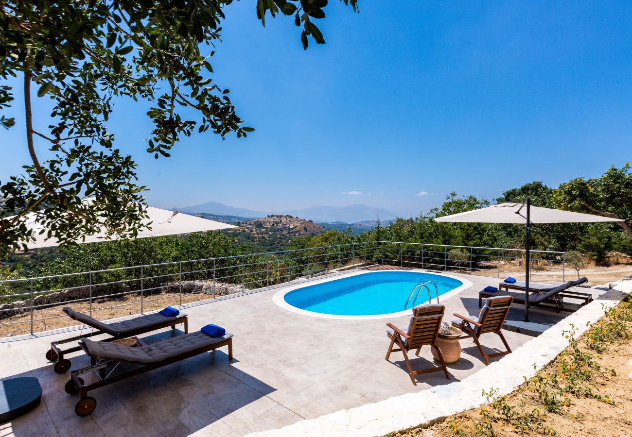 Country house in Oros - Charming Villa above Rethymno Family Friendly