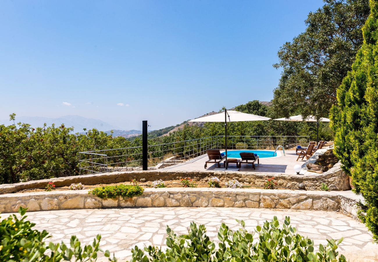 Country house in Oros - Charming Villa above Rethymno Family Friendly