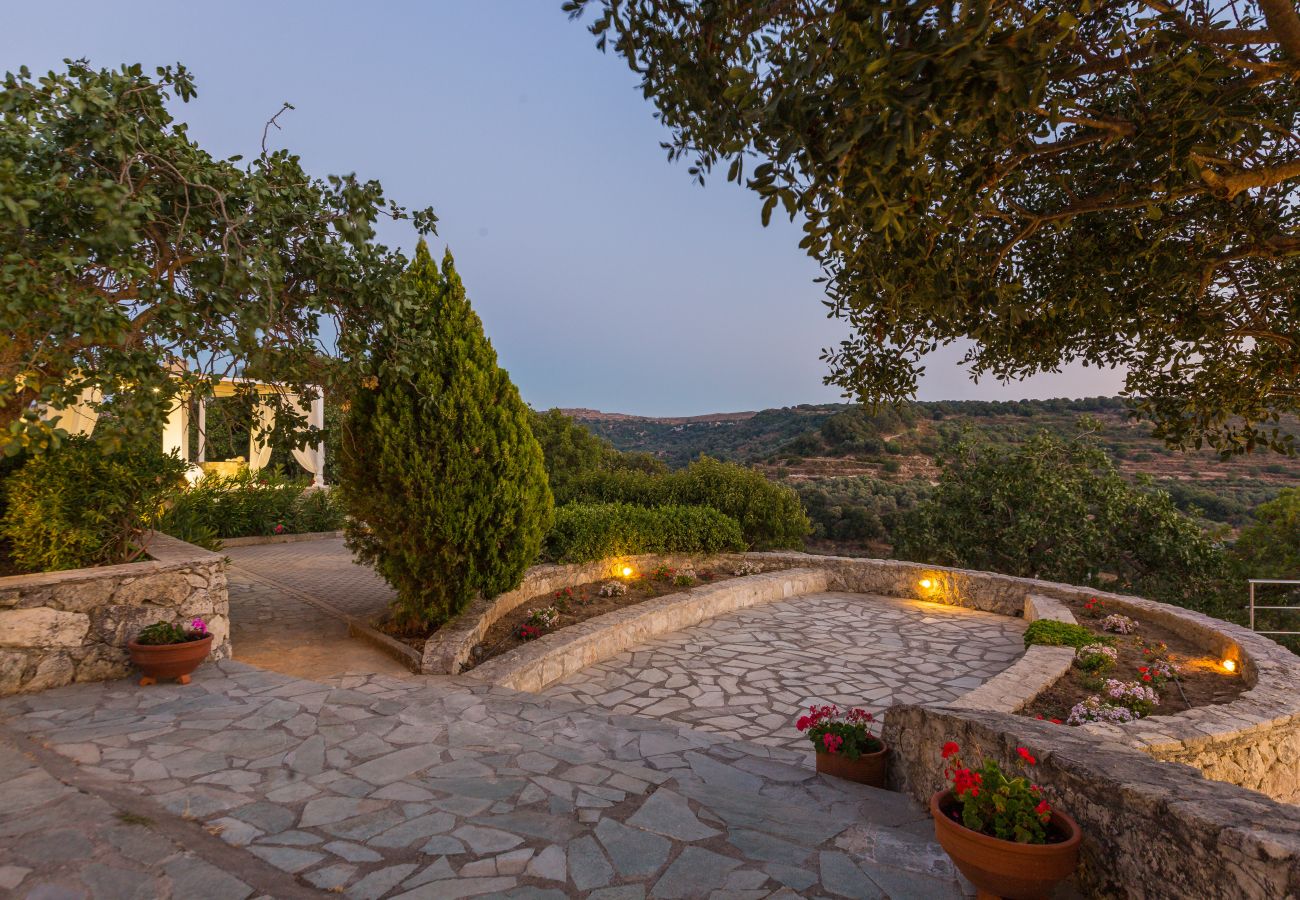 Country house in Oros - Charming Villa above Rethymno Family Friendly