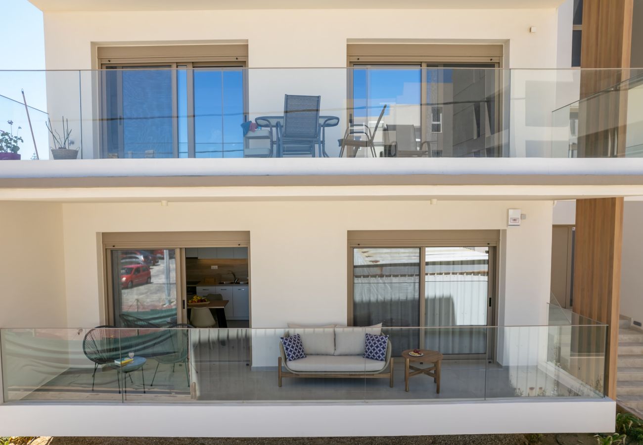 Apartment in Rethymno Town - 50m to Beach: 2 Suites, Hot Tubs & Parking