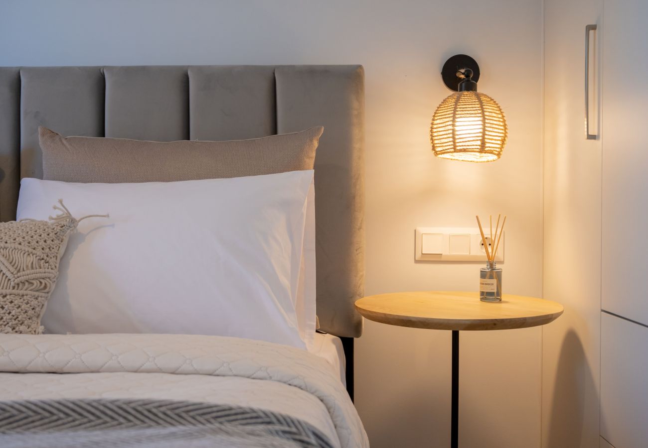 Apartment in Rethymno Town - 50m to Beach: 2 Suites, Hot Tubs & Parking