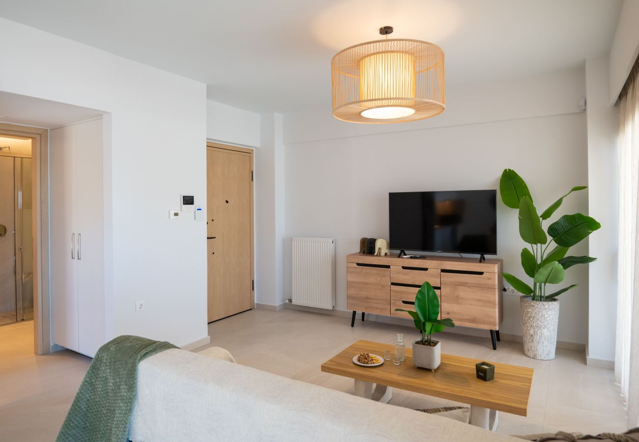 Apartment in Rethymno Town - 50m to Beach: 2 Suites, Hot Tubs & Parking