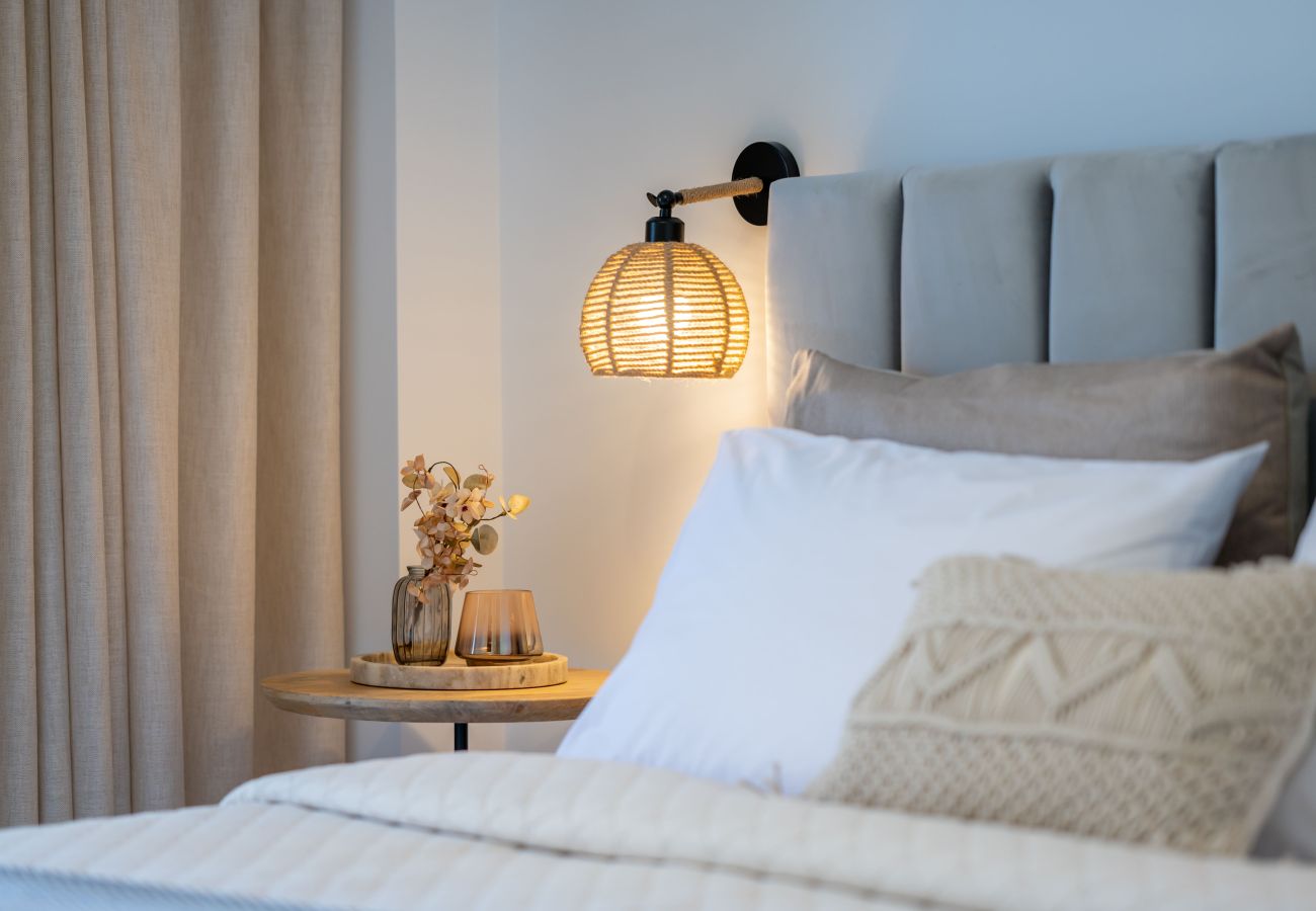 Apartment in Rethymno Town - 50m to Beach: 2 Suites, Hot Tubs & Parking