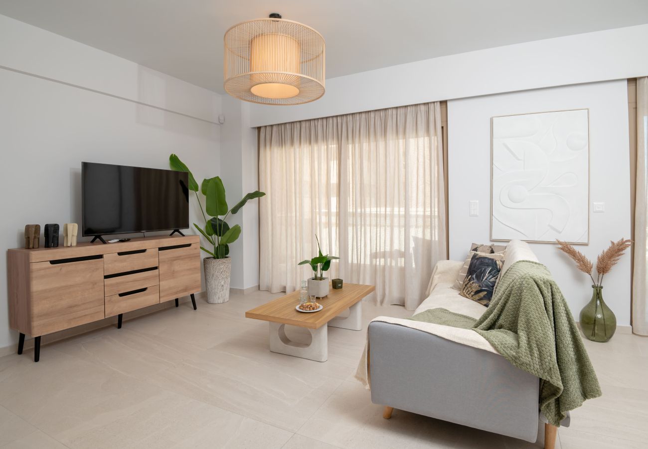 Apartment in Rethymno Town - 50m to Beach: 2 Suites, Hot Tubs & Parking