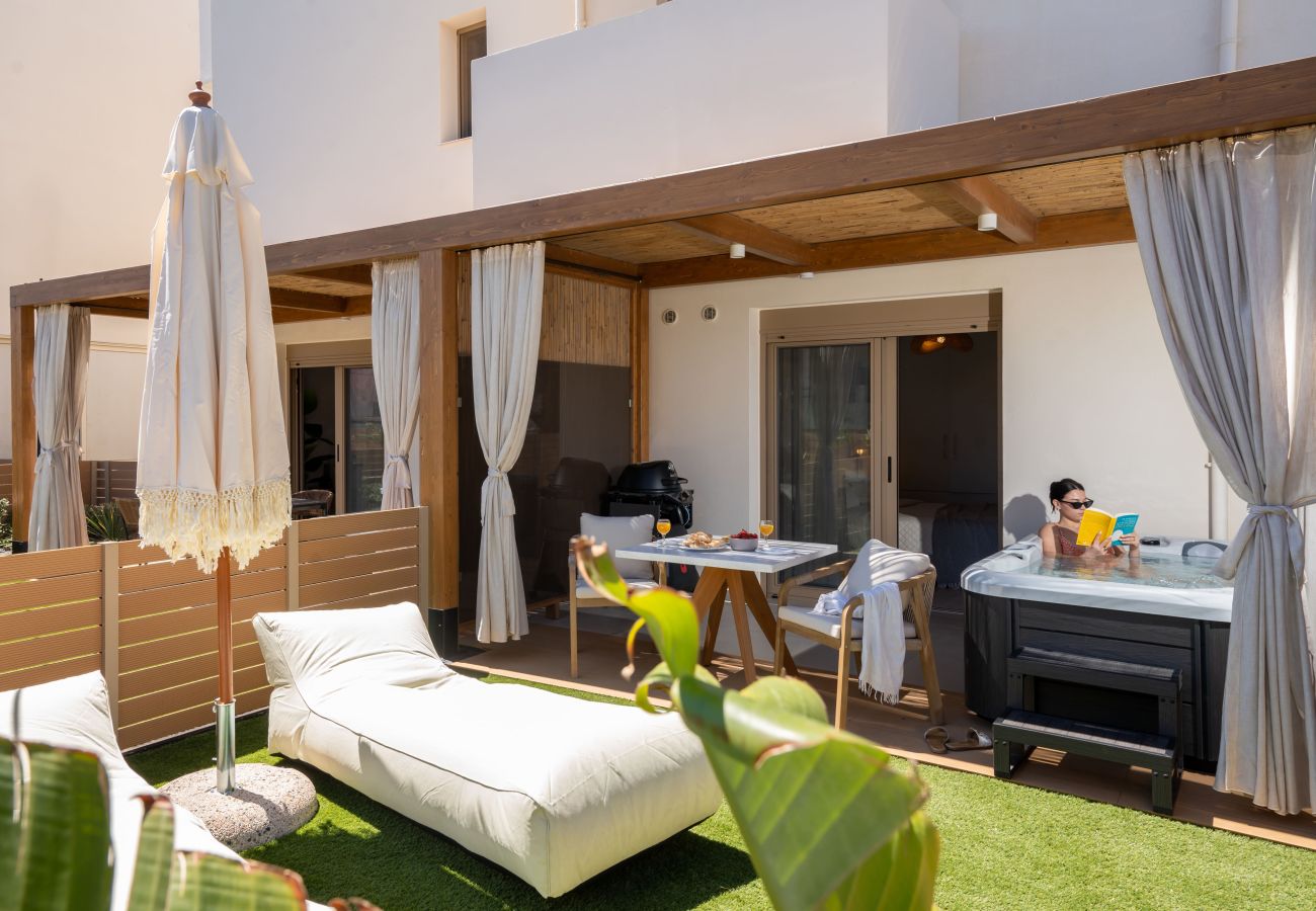 Apartment in Rethymno Town - 50m to Beach: 2 Suites, Hot Tubs & Parking