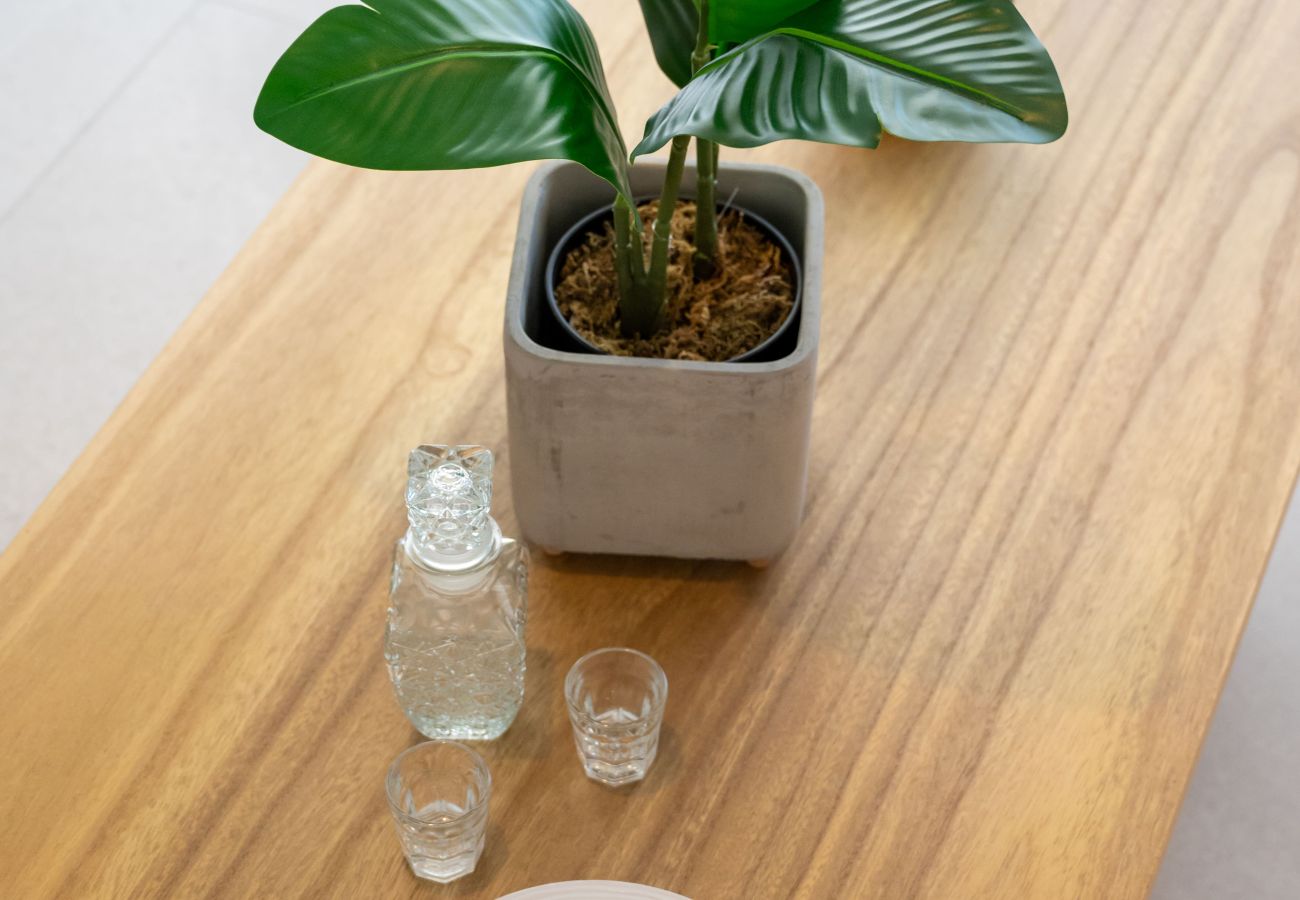 Apartment in Rethymno Town - 50m to Beach: 2 Suites, Hot Tubs & Parking