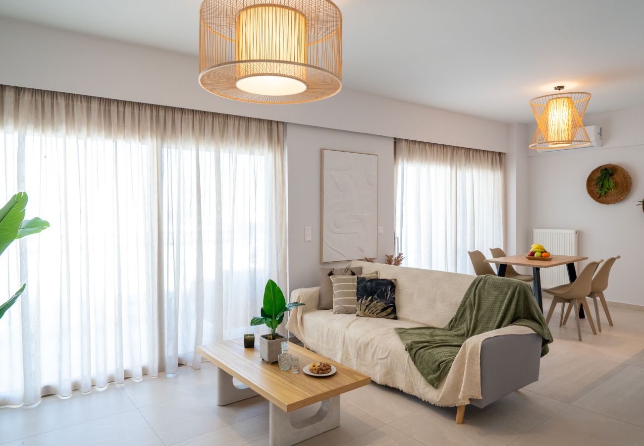 Apartment in Rethymno Town - 50m to Beach: 2 Suites, Hot Tubs & Parking