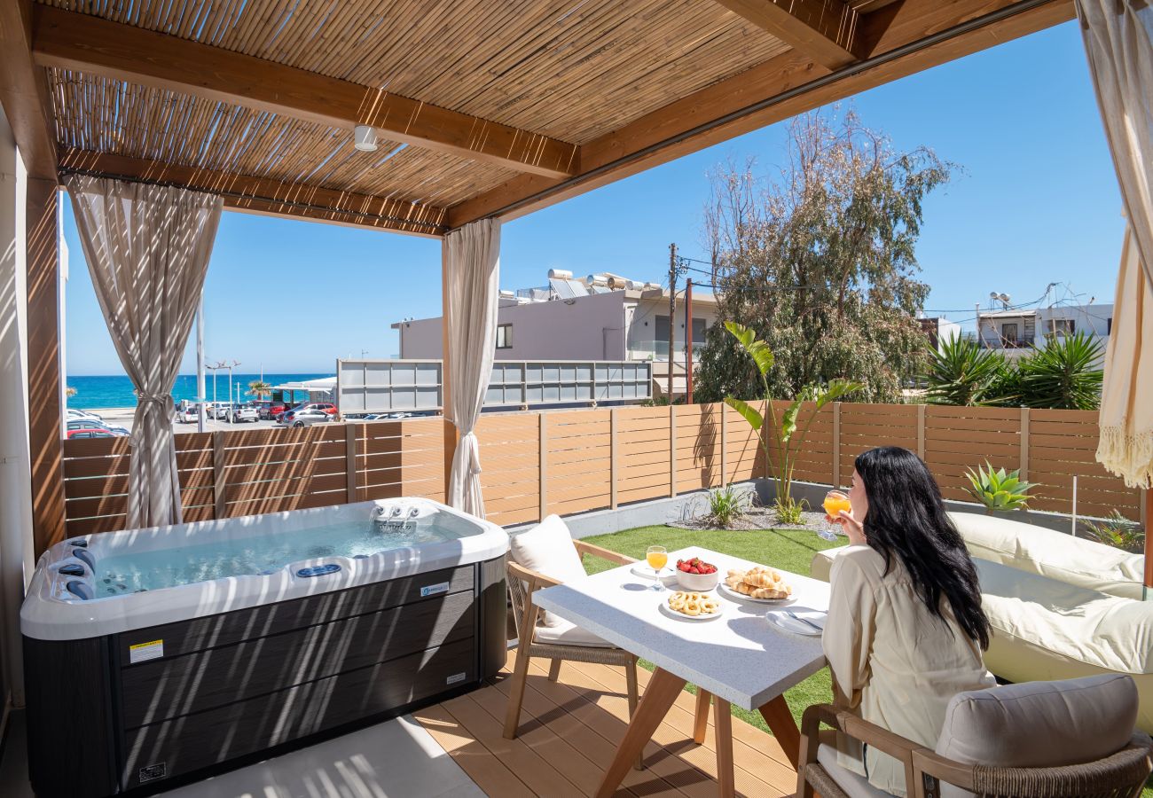 Apartment in Rethymno Town - 50m to Beach: 2 Suites, Hot Tubs & Parking