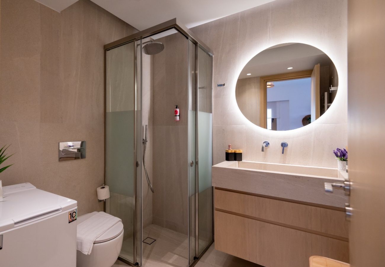 Apartment in Rethymno Town - 50m to Beach: 2 Suites, Hot Tubs & Parking