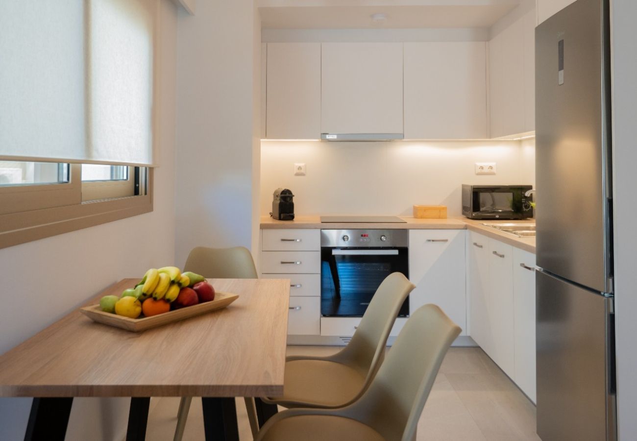 Apartment in Rethymno Town - 50m to Beach: 2 Suites, Hot Tubs & Parking