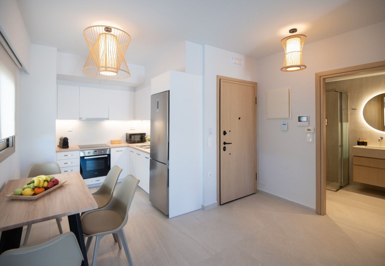 Apartment in Rethymno Town - 50m to Beach: 2 Suites, Hot Tubs & Parking