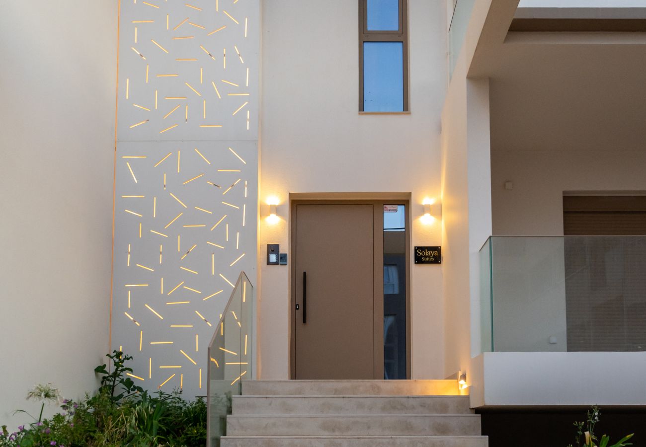 Apartment in Rethymno Town - 50m to Beach: 2 Suites, Hot Tubs & Parking