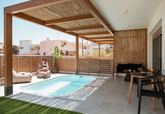 Studio in Rethymno Town - Premium Beachfront Suite with Heated Mini Pool and Private Parking