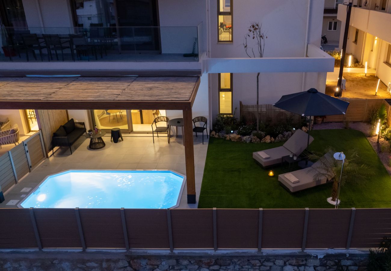 Studio in Rethymno Town - Premium Beachfront Suite with Heated Mini Pool and Private Parking