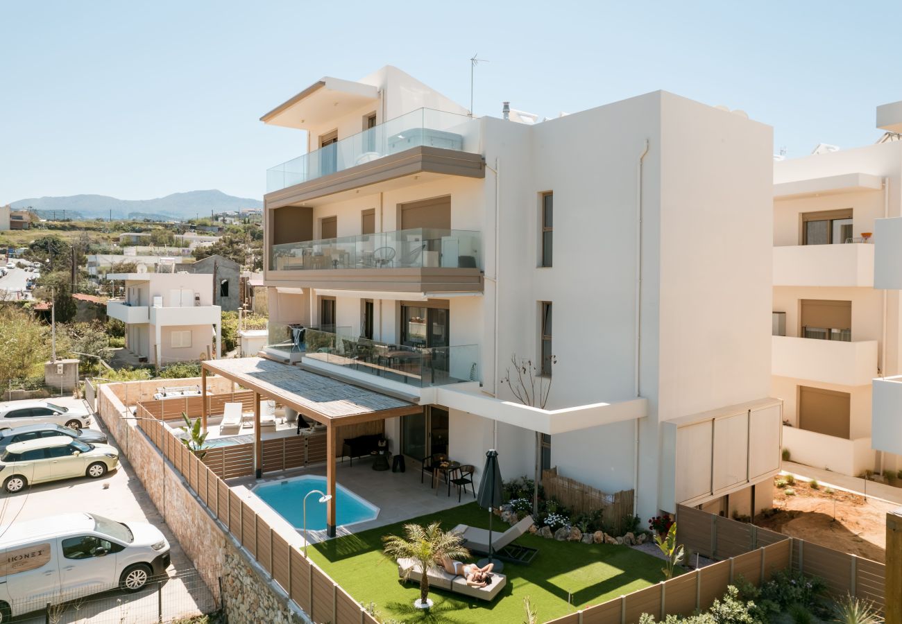 Studio in Rethymno Town - Premium Beachfront Suite with Heated Mini Pool and Private Parking