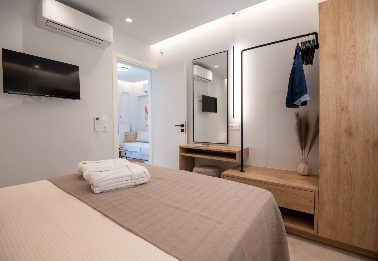 Studio in Rethymno Town - Premium Beachfront Suite with Heated Mini Pool and Private Parking