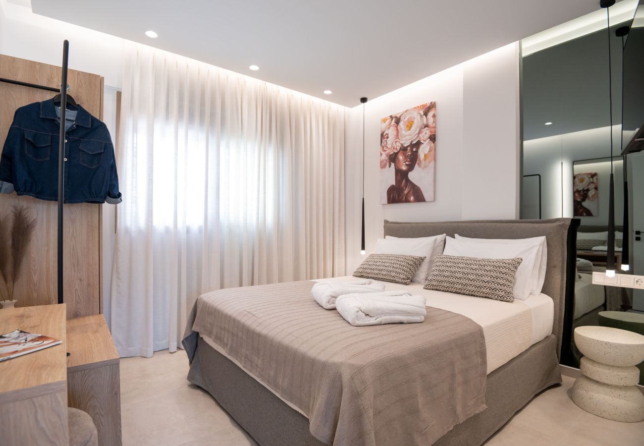 Studio in Rethymno Town - Premium Beachfront Suite with Heated Mini Pool and Private Parking