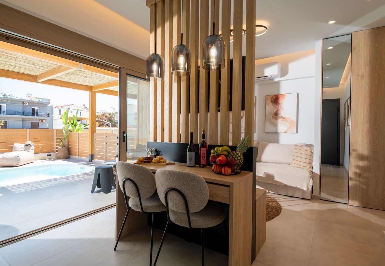 Studio in Rethymno Town - Premium Beachfront Suite with Heated Mini Pool and Private Parking