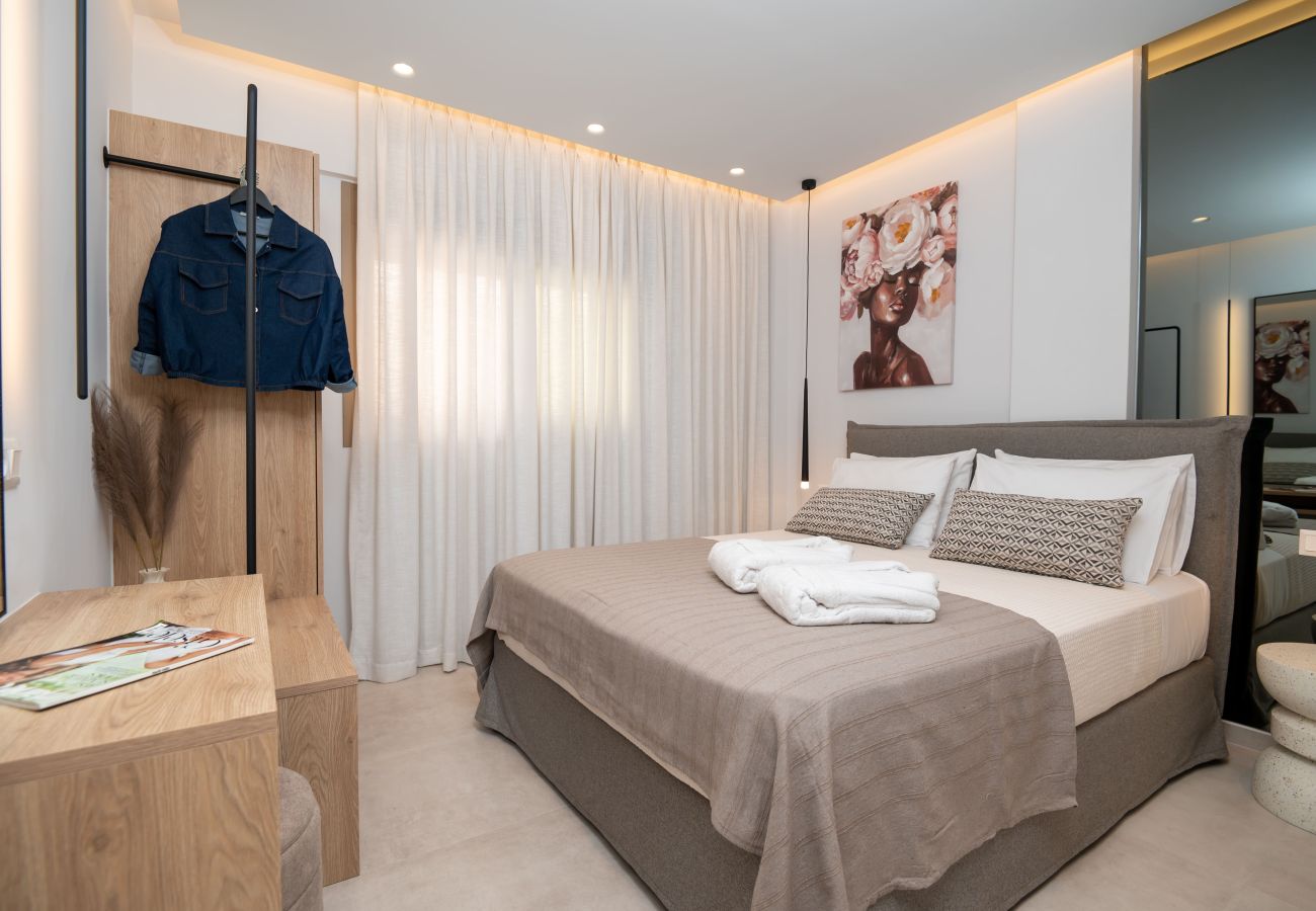 Studio in Rethymno Town - Premium Beachfront Suite with Heated Mini Pool and Private Parking