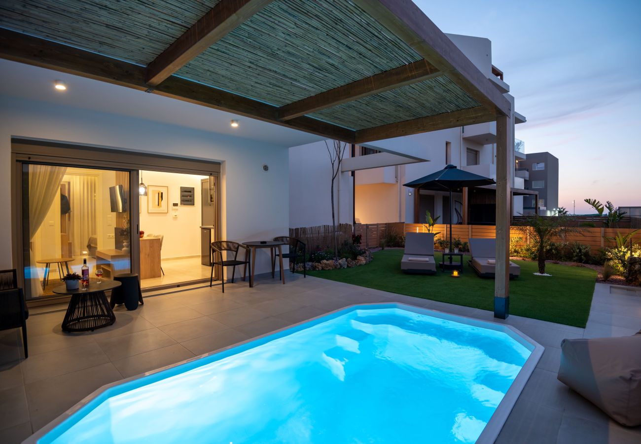 Studio in Rethymno Town - Premium Beachfront Suite with Heated Mini Pool and Private Parking