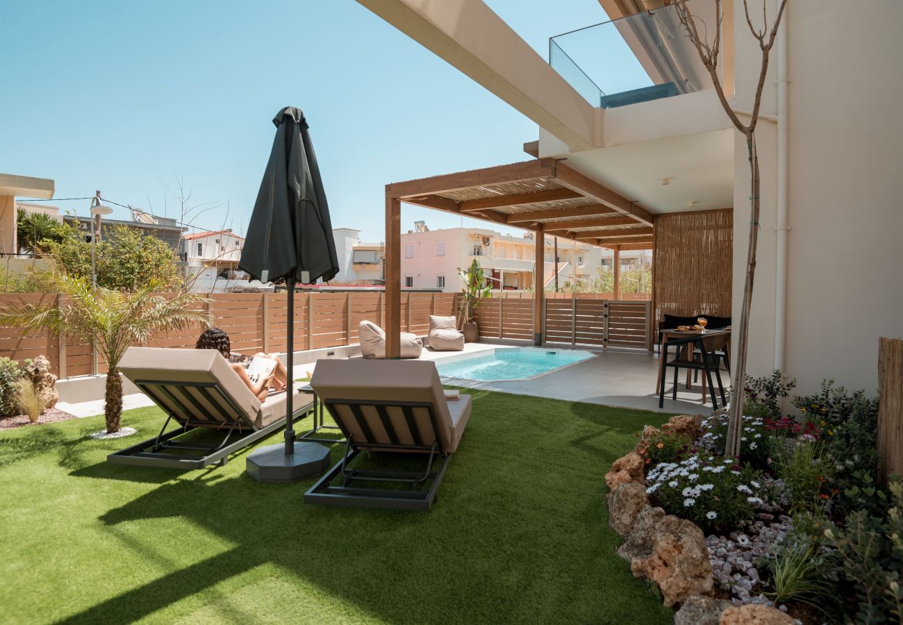 Studio in Rethymno Town - Premium Beachfront Suite with Heated Mini Pool and Private Parking