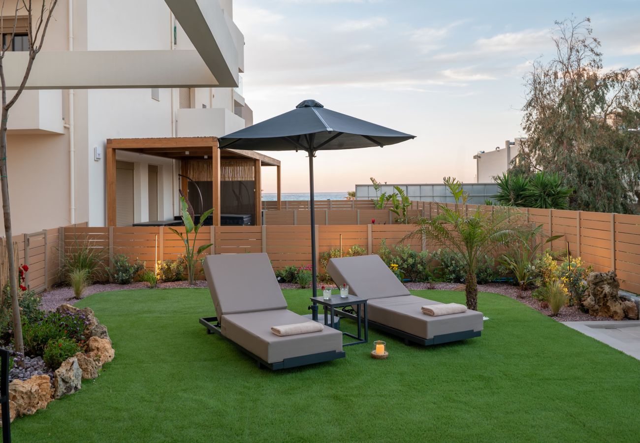 Studio in Rethymno Town - Premium Beachfront Suite with Heated Mini Pool and Private Parking