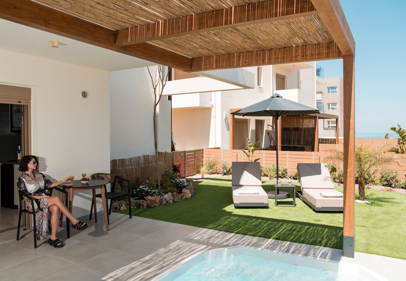 Studio in Rethymno Town - Premium Beachfront Suite with Heated Mini Pool and Private Parking