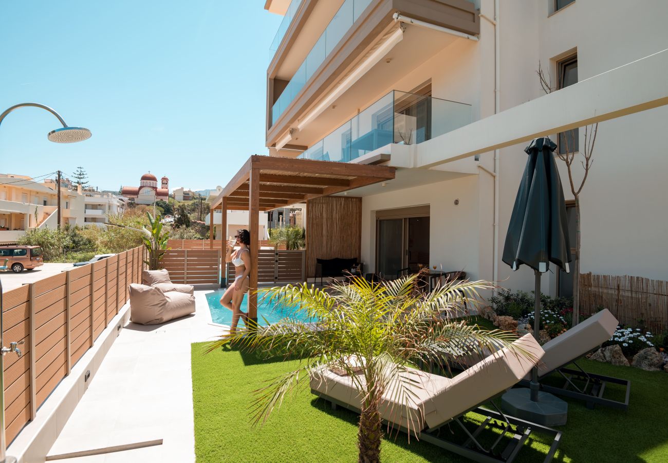 Studio in Rethymno Town - Premium Beachfront Suite with Heated Mini Pool and Private Parking