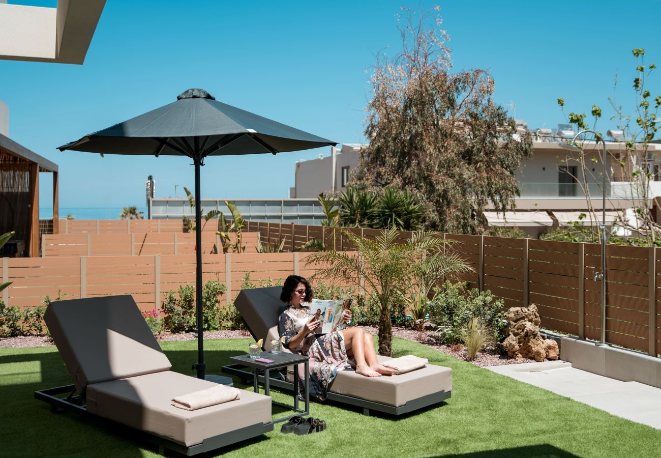 Studio in Rethymno Town - Premium Beachfront Suite with Heated Mini Pool and Private Parking