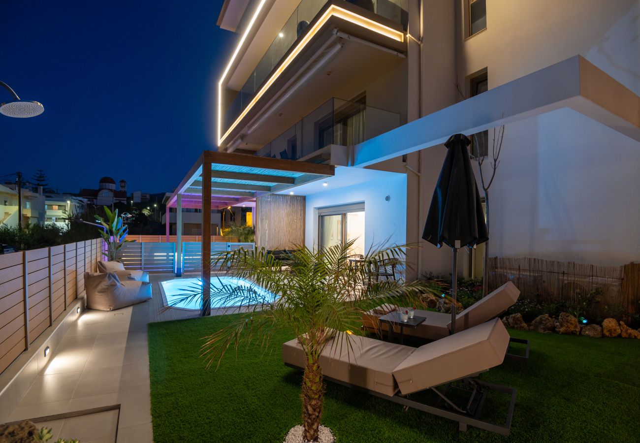 Studio in Rethymno Town - Premium Beachfront Suite with Heated Mini Pool and Private Parking