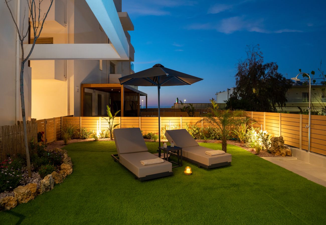 Studio in Rethymno Town - Premium Beachfront Suite with Heated Mini Pool and Private Parking