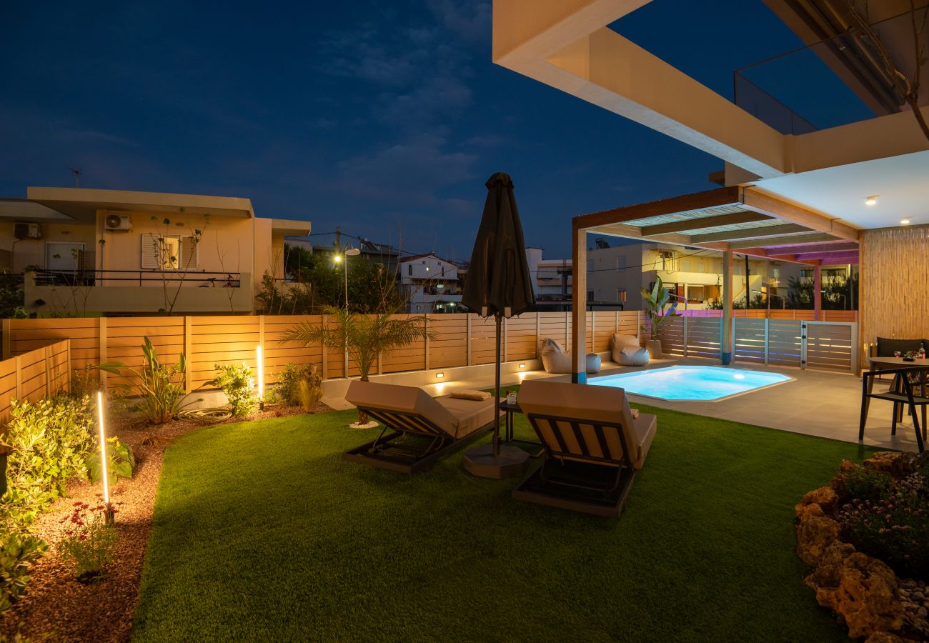 Studio in Rethymno Town - Premium Beachfront Suite with Heated Mini Pool and Private Parking