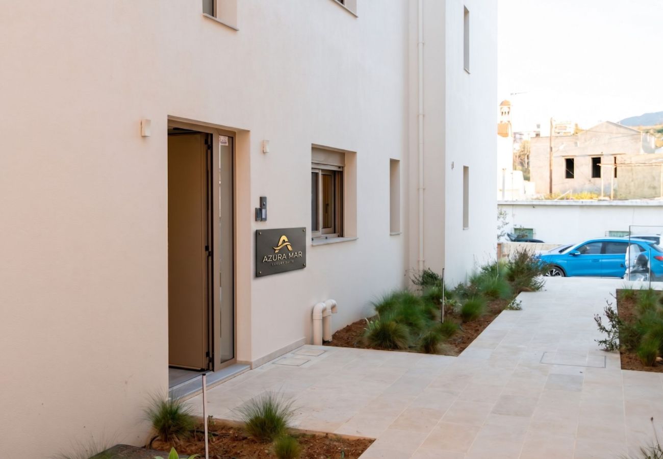 Studio in Rethymno Town - Premium Beachfront Suite with Heated Mini Pool and Private Parking