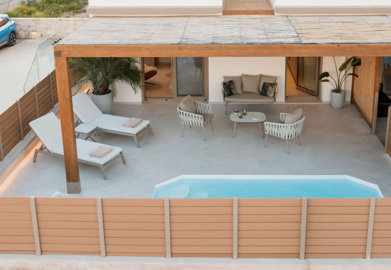 Studio in Rethymno Town - Premium Coastal Studio with Heated Mini Pool and Private Garage