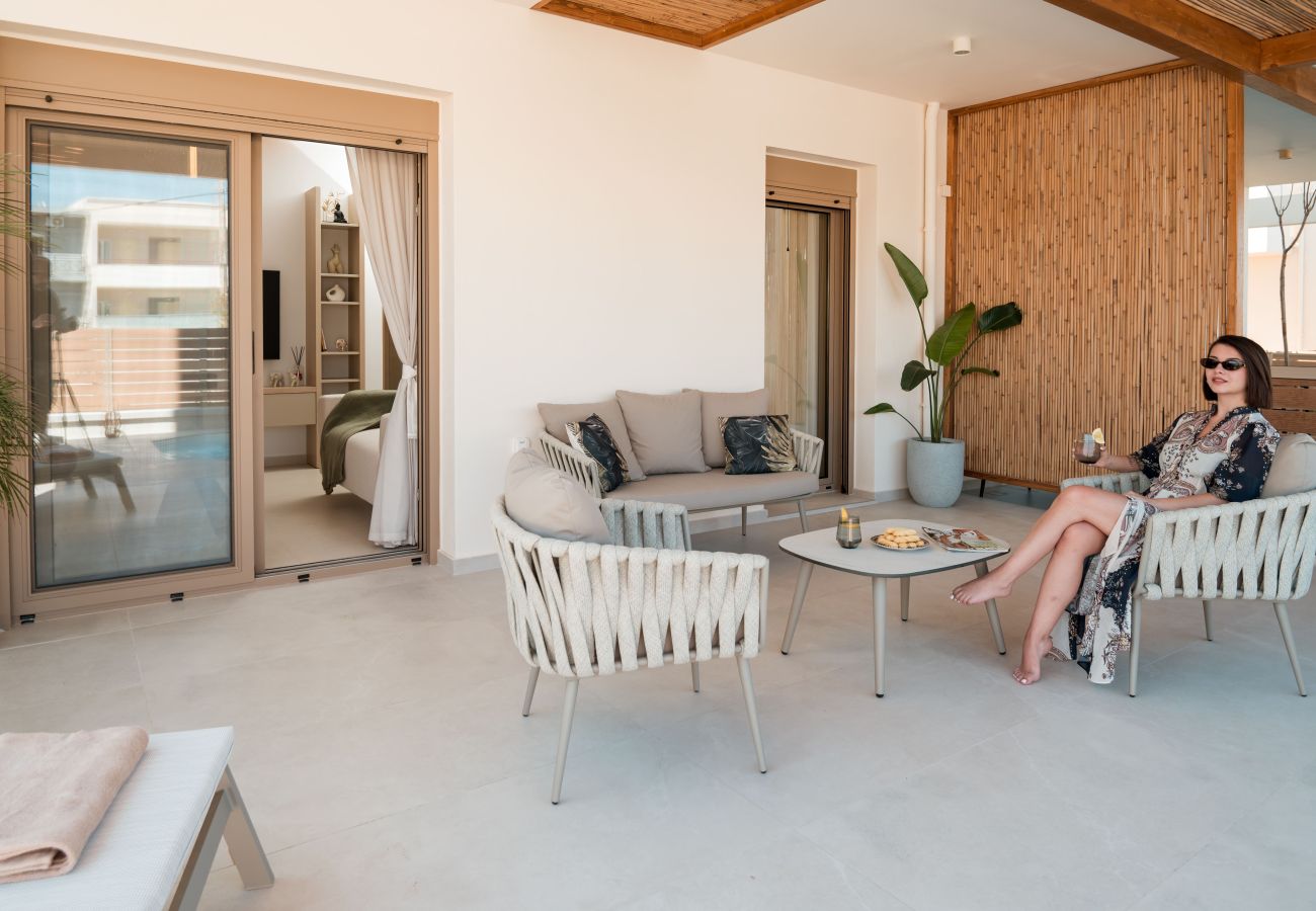 Studio in Rethymno Town - Premium Coastal Studio with Heated Mini Pool and Private Garage