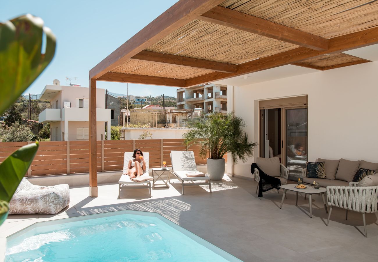 Studio in Rethymno Town - Premium Coastal Studio with Heated Mini Pool and Private Garage